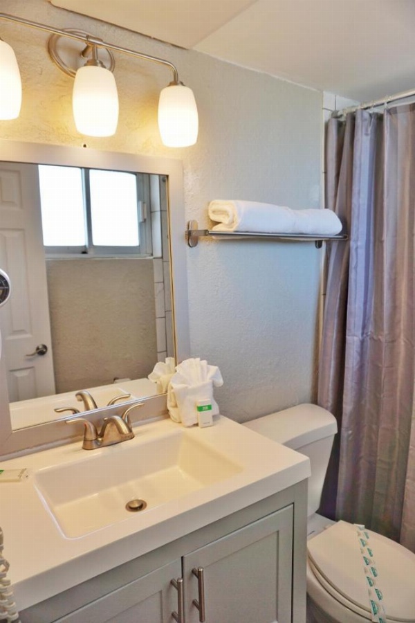 Daytona Inn Studios image 15
